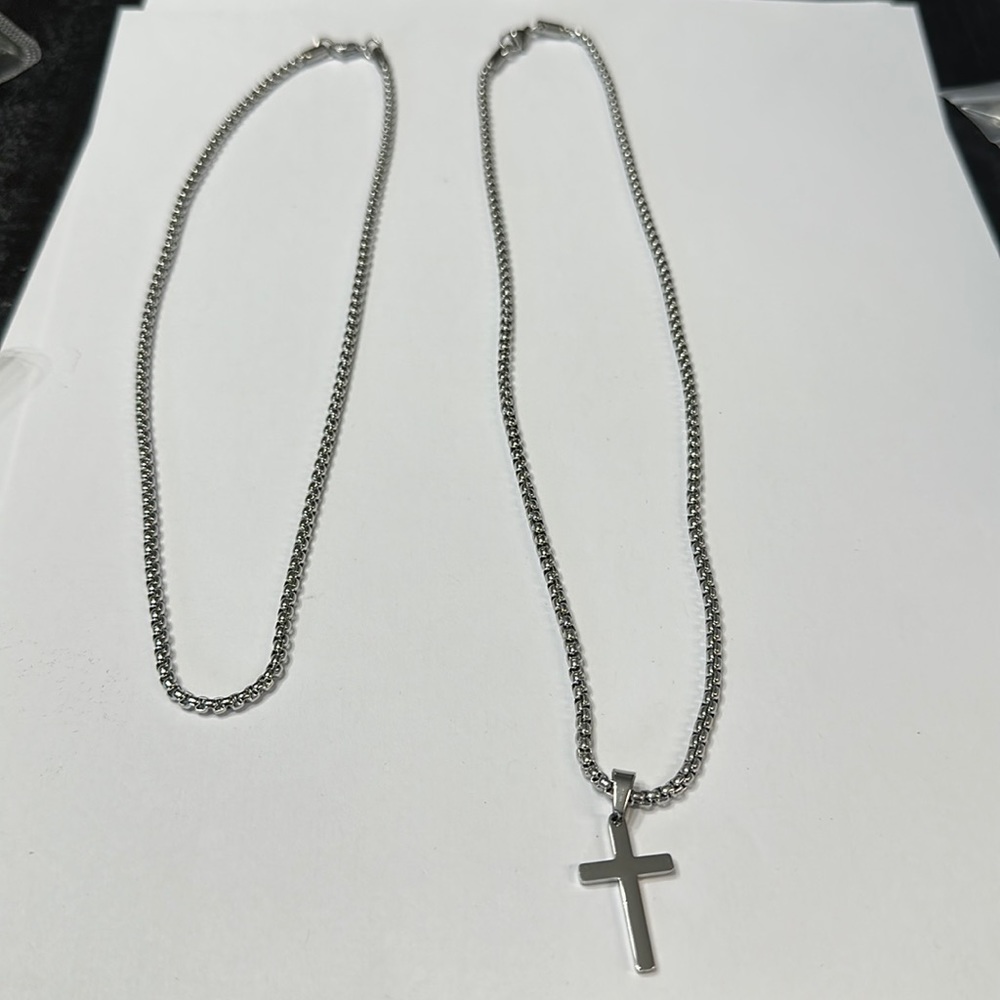 Men’s layered necklace with cross pendent